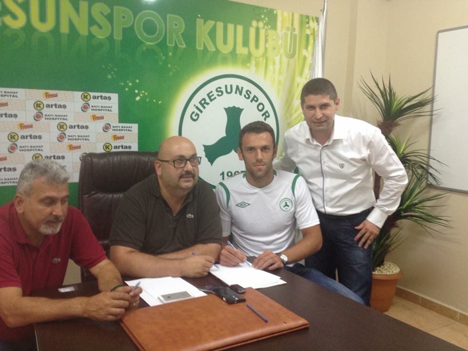 Vedat Muriqi Vertragsunterzeichnung